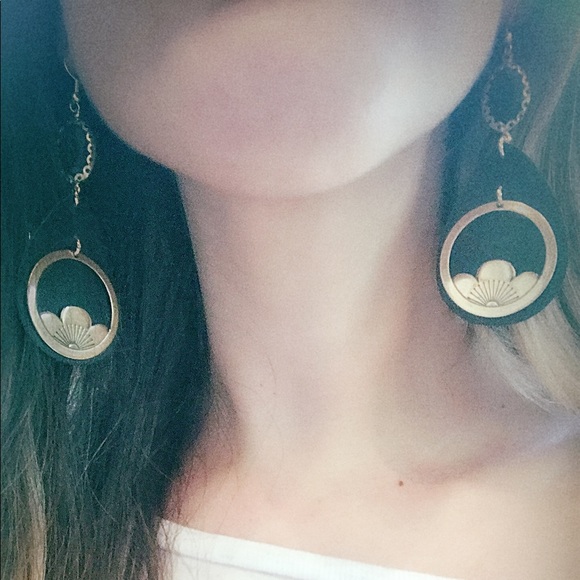 Floating Lotus Leather Earrings - Picture 5 of 8